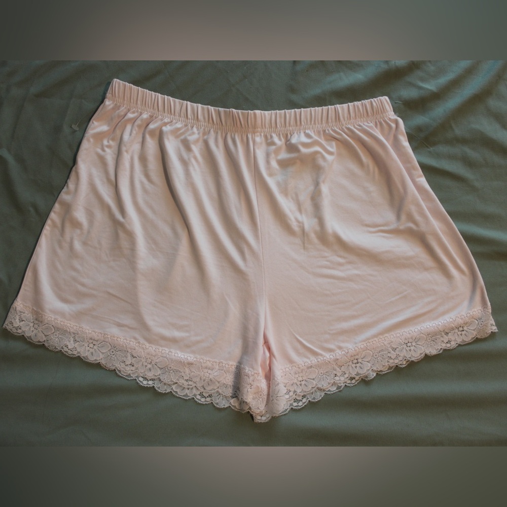 NWOT Rachel Zoe Soft Lace Trim Panama Shorts Light Pink with Lace Size Medium